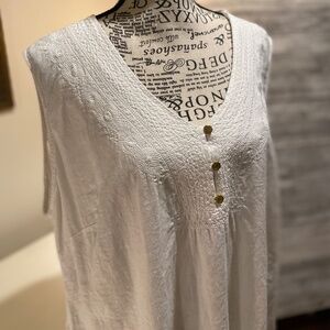 **CLEARANCE** Cynthia Rowley Large size linen rayon top, white, embroidered